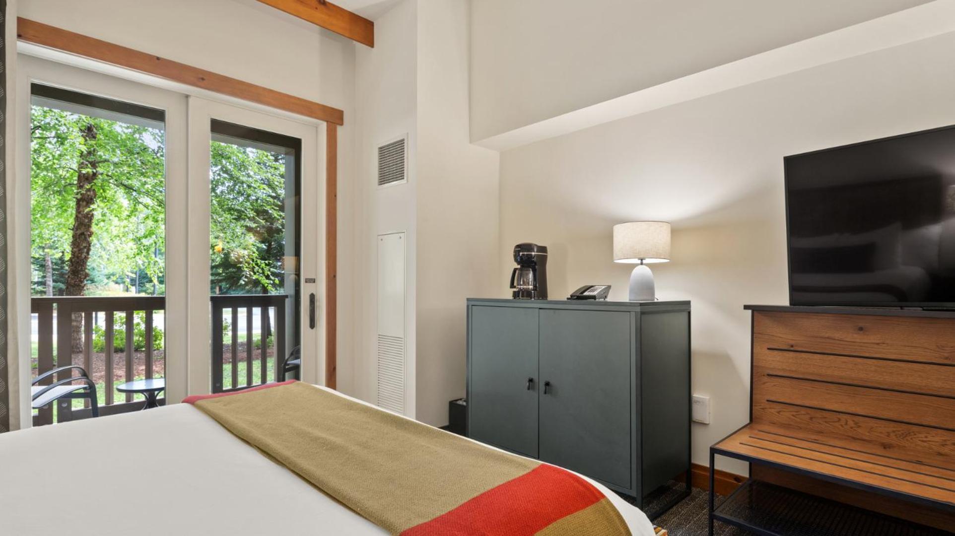 1122 Guest Room The Pines Lodge At Spruce Peak Ski In Ski Out Stowe Exterior photo